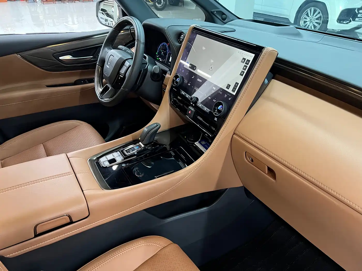 Toyota Vellfire 2024 Crown Hybrid 2.5L Executive Premium Edition фото 21