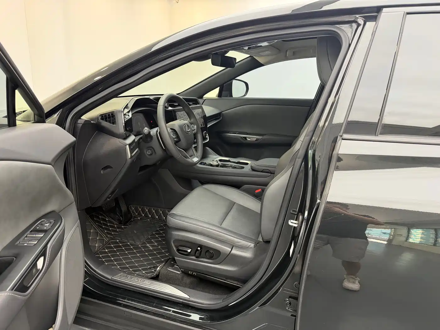 Lexus RZ 2023 2023 450e 4WD Deluxe