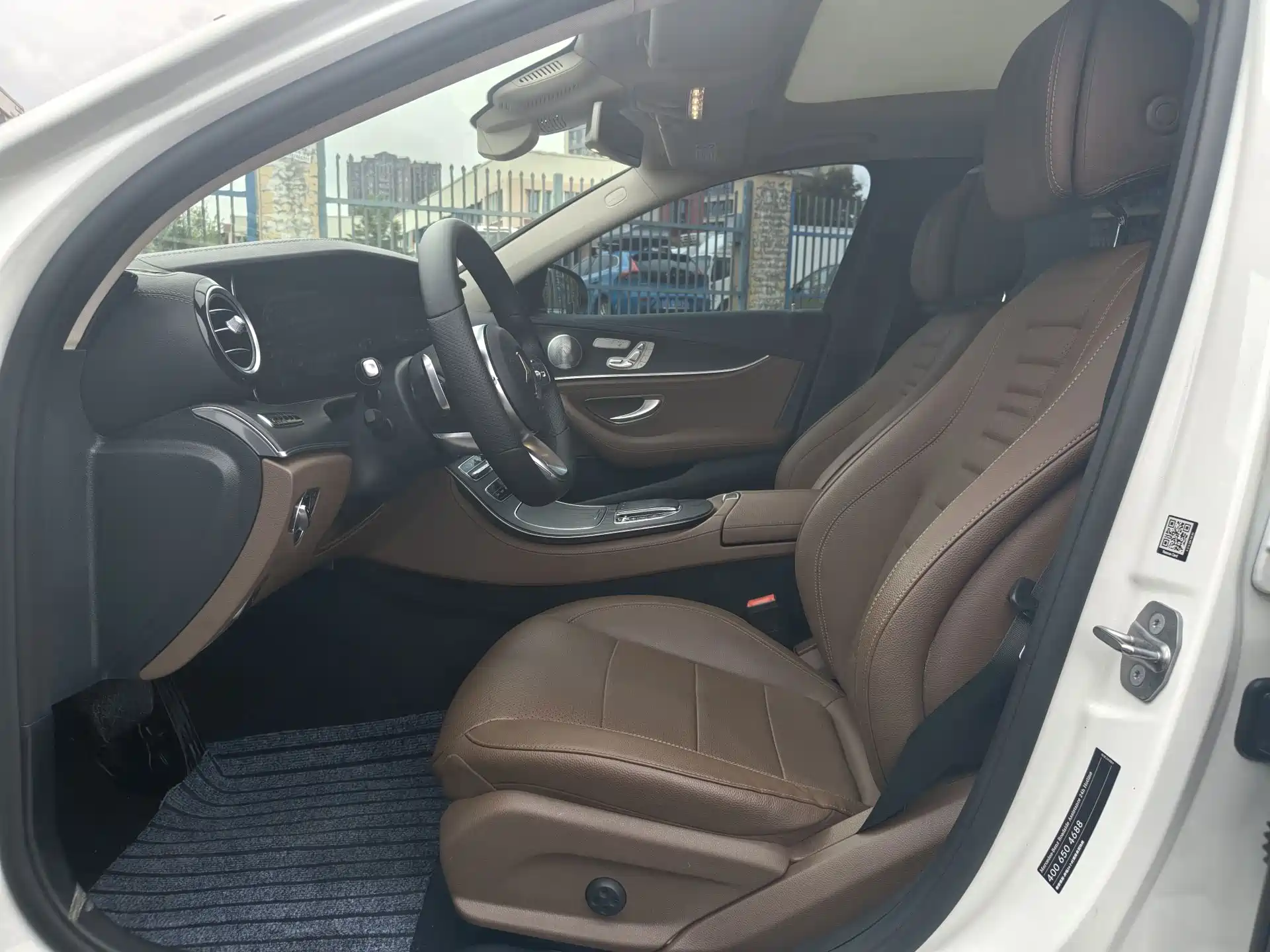Фото 14 - Mercedes-Benz E-Class