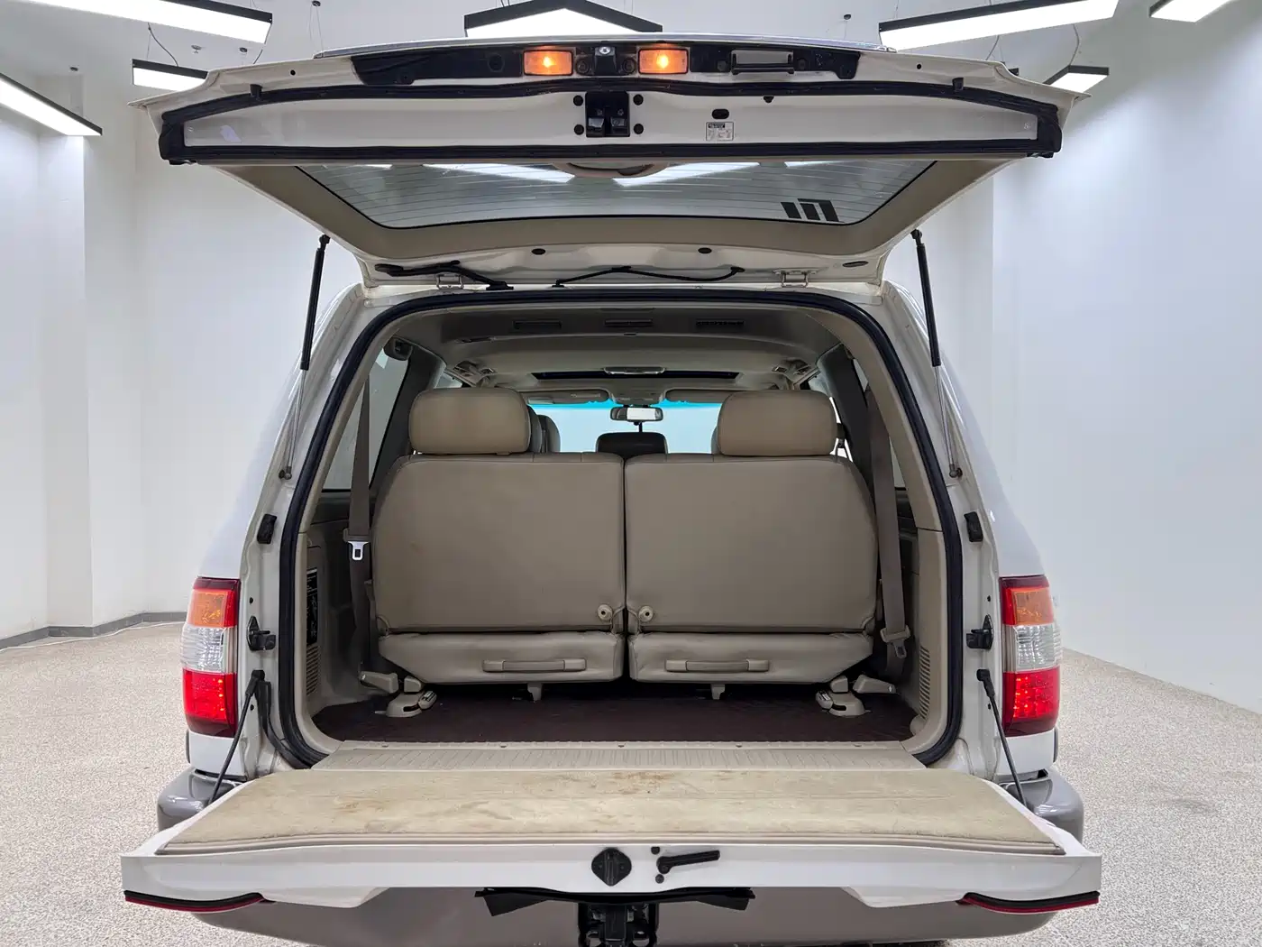 Toyota Land Cruiser 2005 Model 4.7L Automatic VX-R Luxury DVD Edition фото 19
