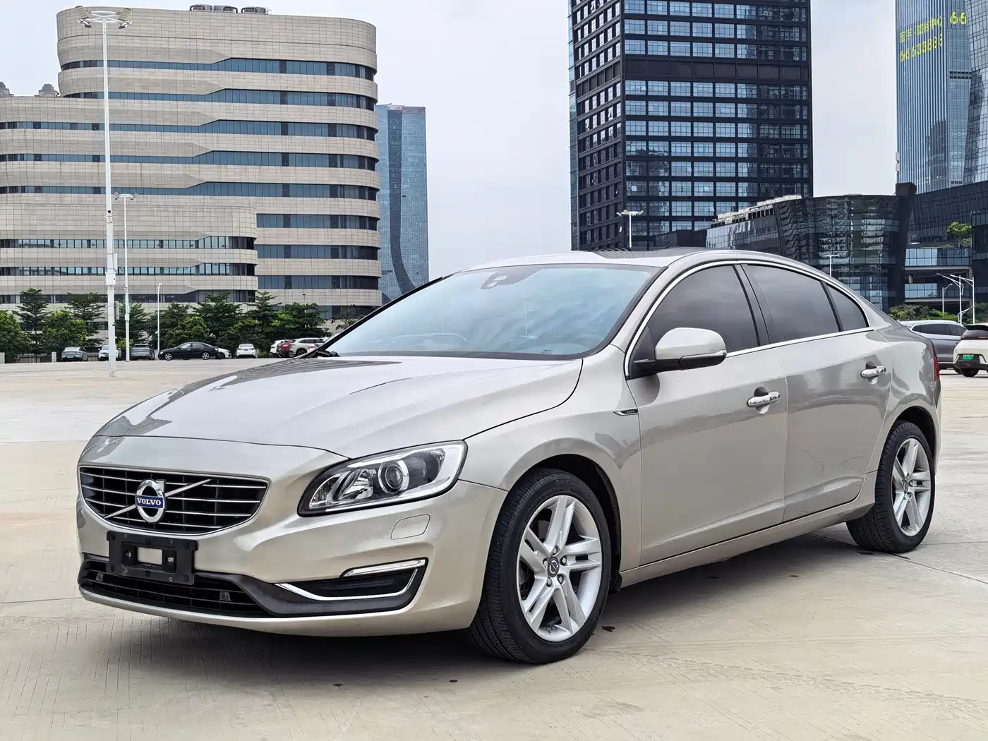 Фото 1 - Volvo S60