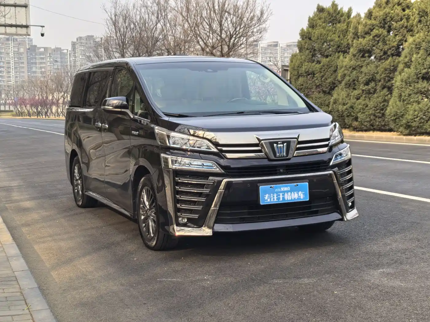 Toyota Vellfire 2021 Crown Hybrid 2.5L HV Supreme Edition фото 2