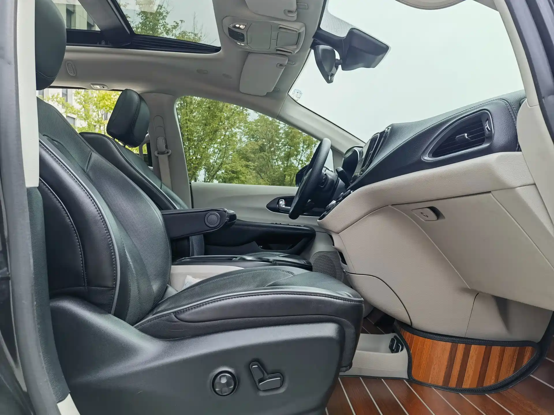 Фото 16 - Chrysler Pacifica PHEV