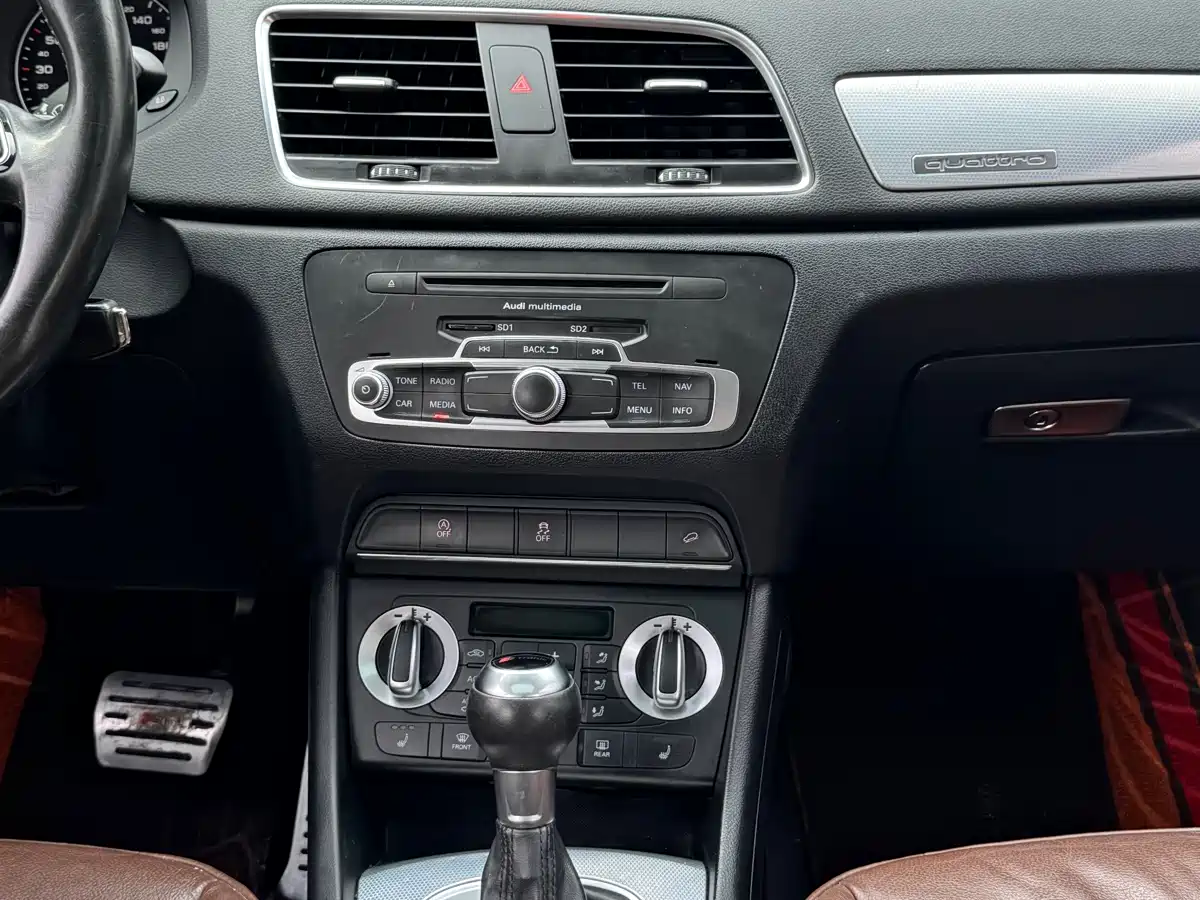 Audi Q3 2013 40 TFSI quattro Luxury Model фото 15