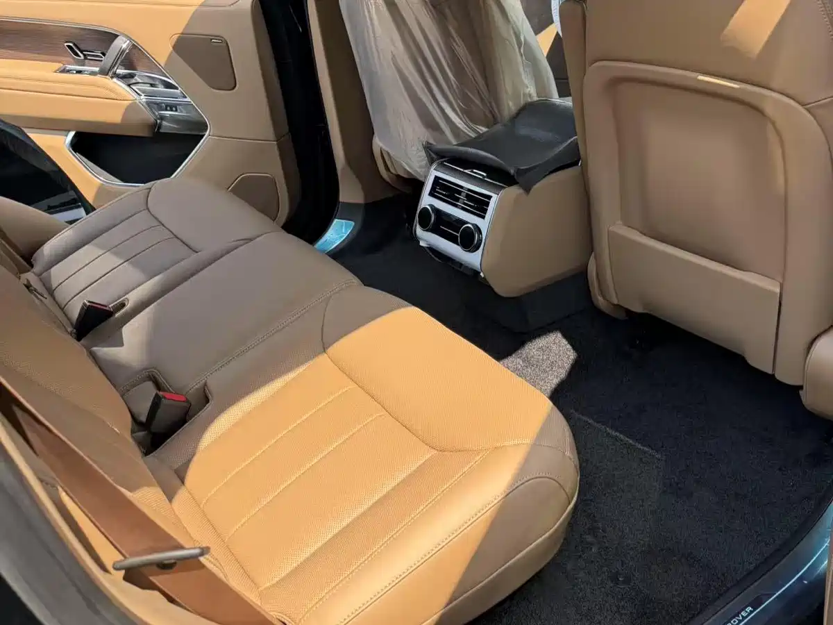 Land Rover Range Rover 2026 Model 3.0 L6 400PS SE Long Wheelbase Version фото 5