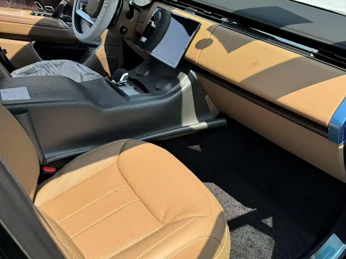 Land Rover Range Rover 2026 Model 3.0 L6 400PS SE Long Wheelbase Version фото 6