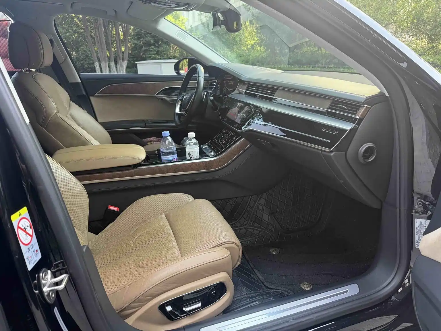 Фото 2 - Audi A8