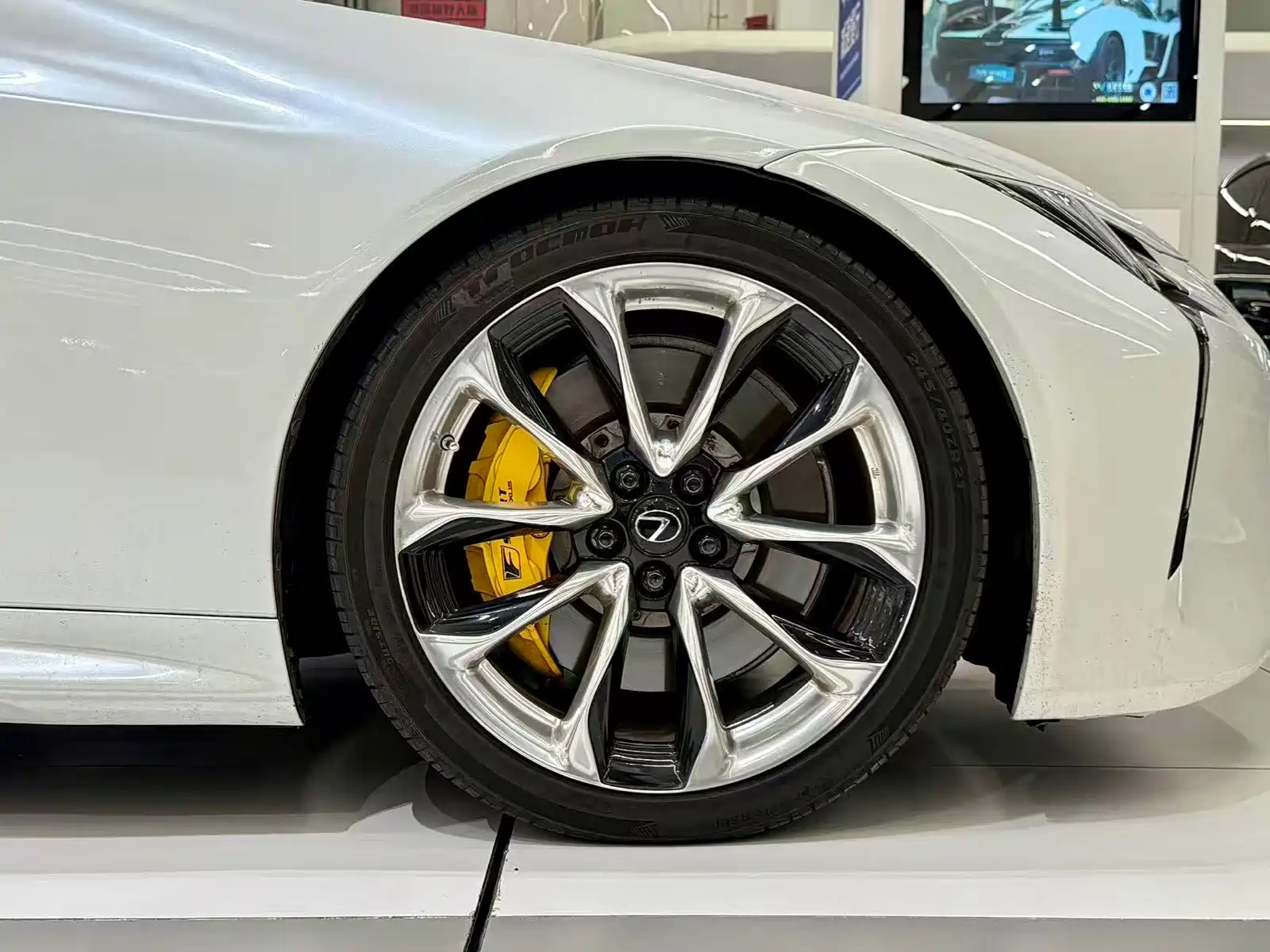 Фото 5 - Lexus LC