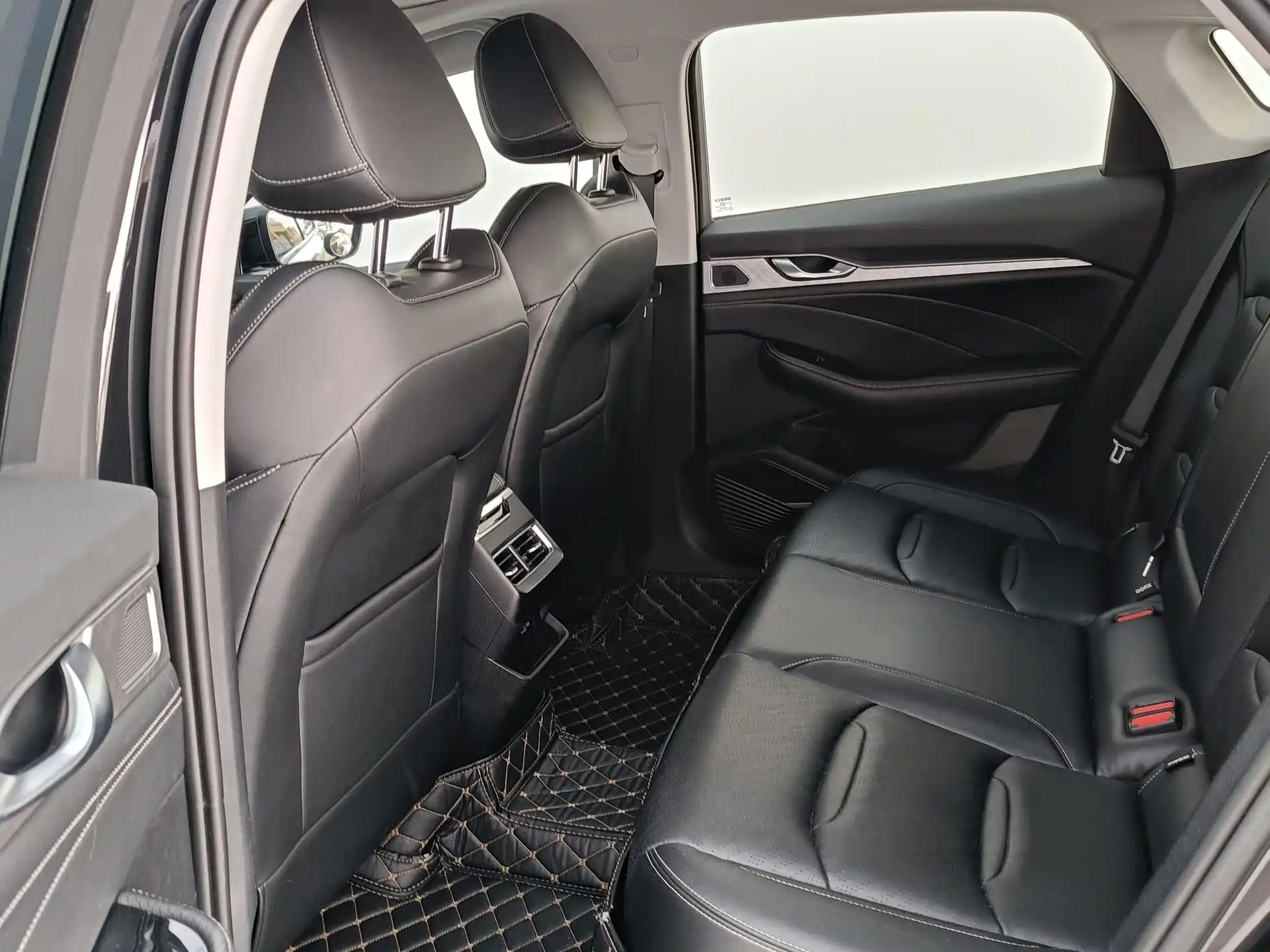 Фото 9 - Geely Preface