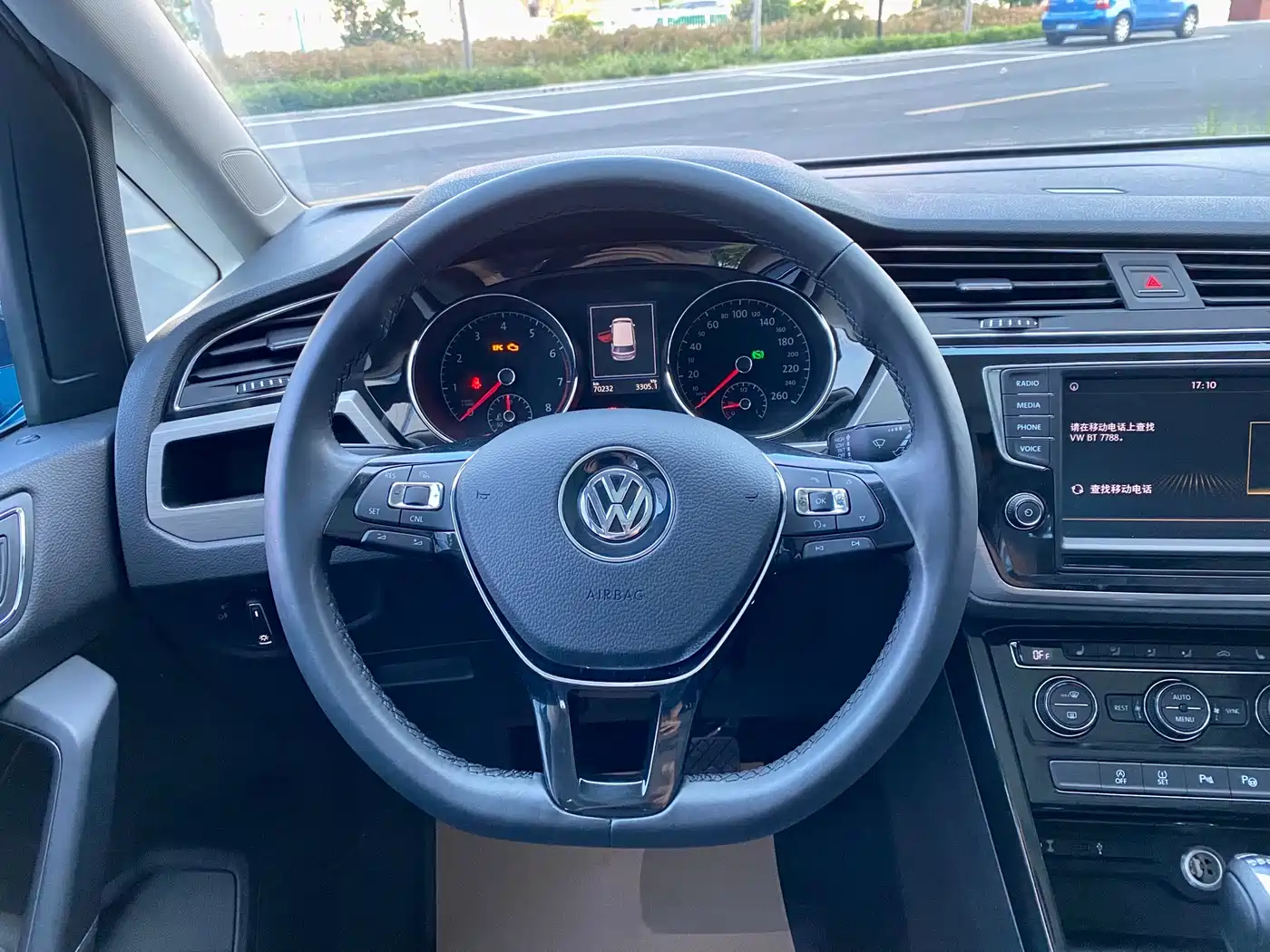 Volkswagen Touran 2018 Touran L 330TSI DSG Luxury фото 13