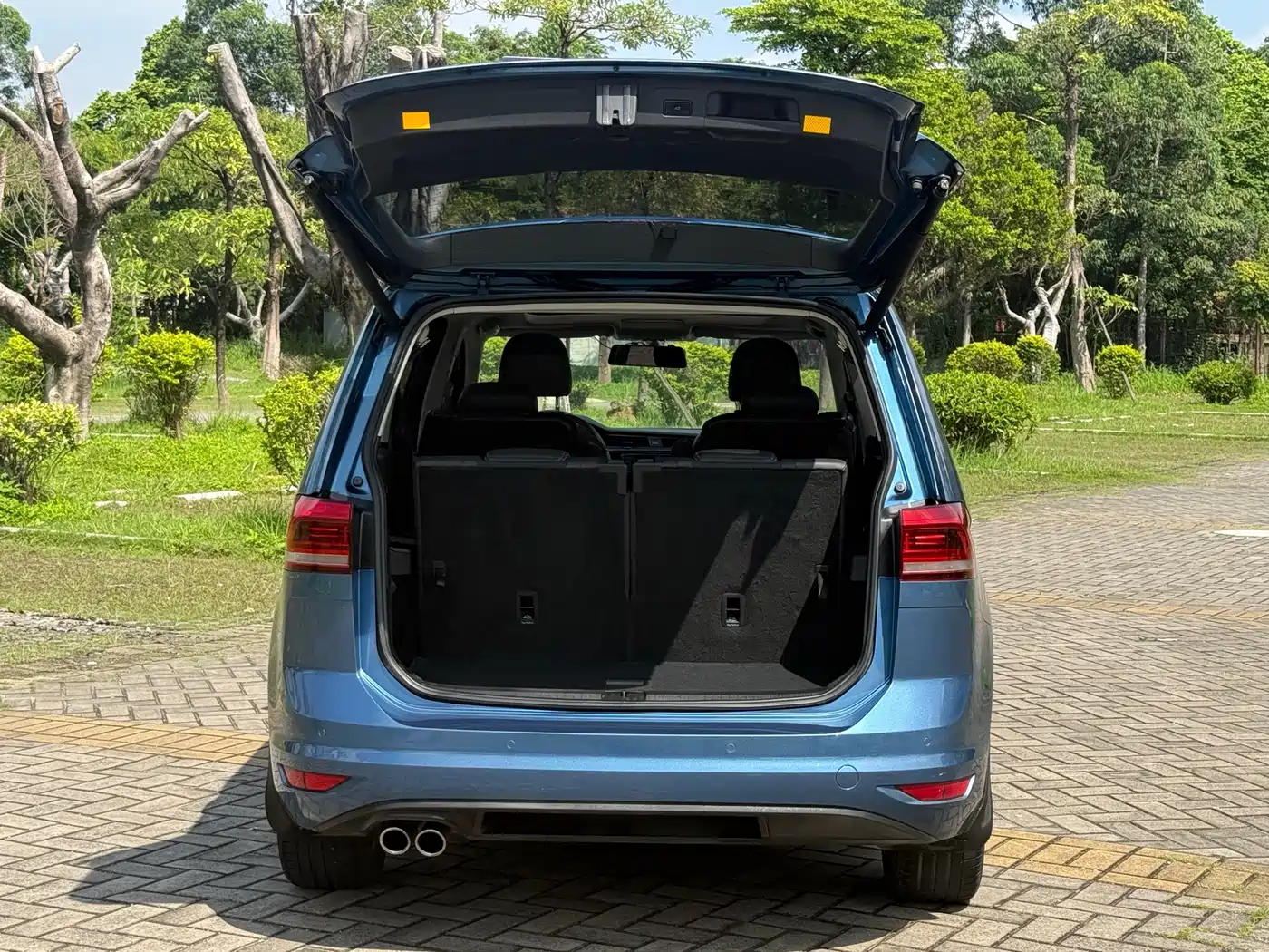 Photo 12 - Volkswagen Touran