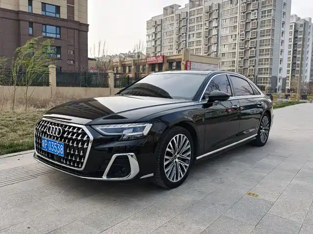 AUDI A8