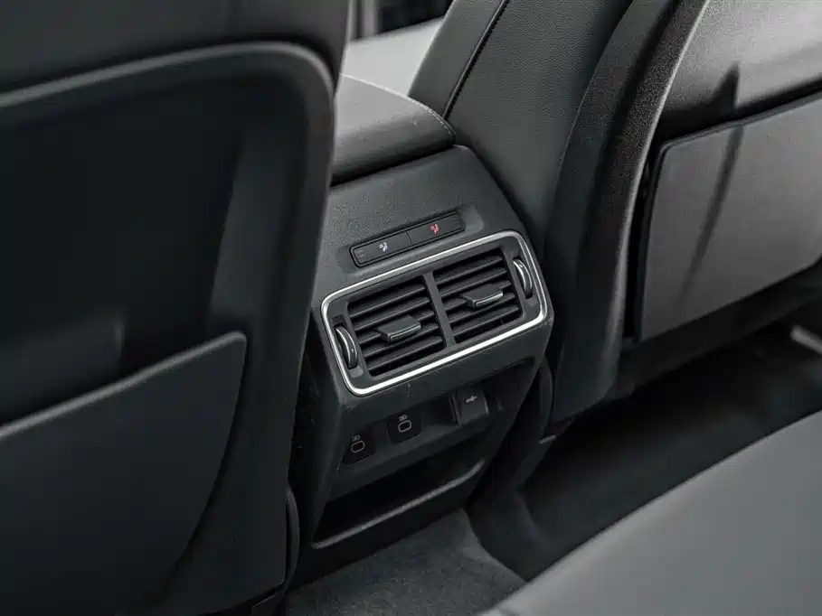 Land Rover Discovery Sport 2024 Performance Technology Edition фото 24