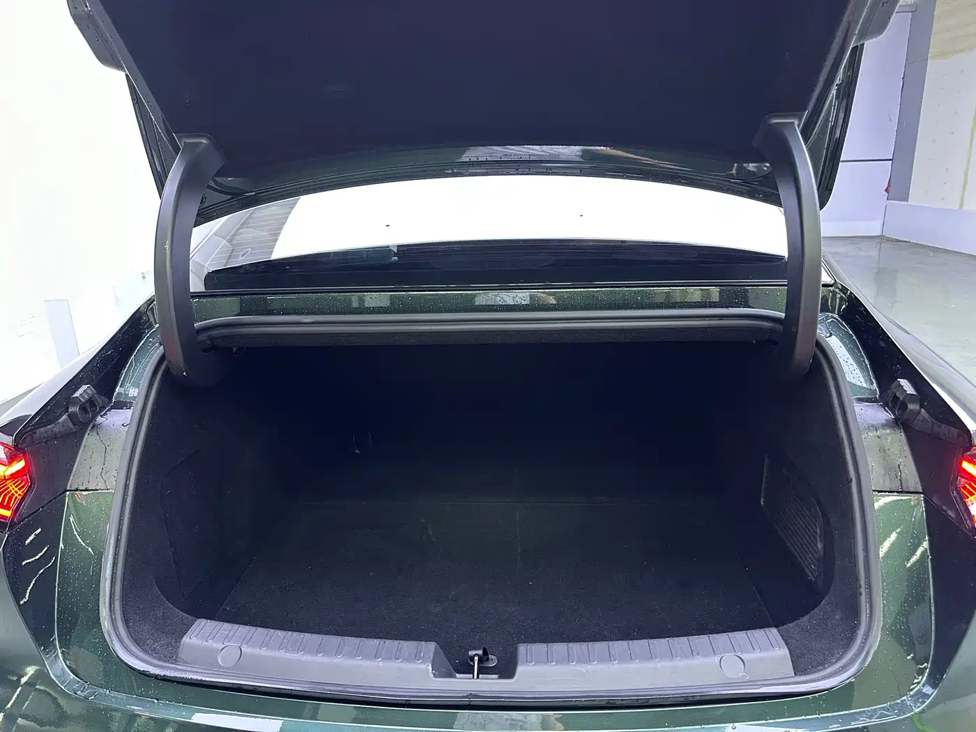 Geely Galaxy Galaxy Xingyao 8 2025 130km EM-i Premium Edition фото 17