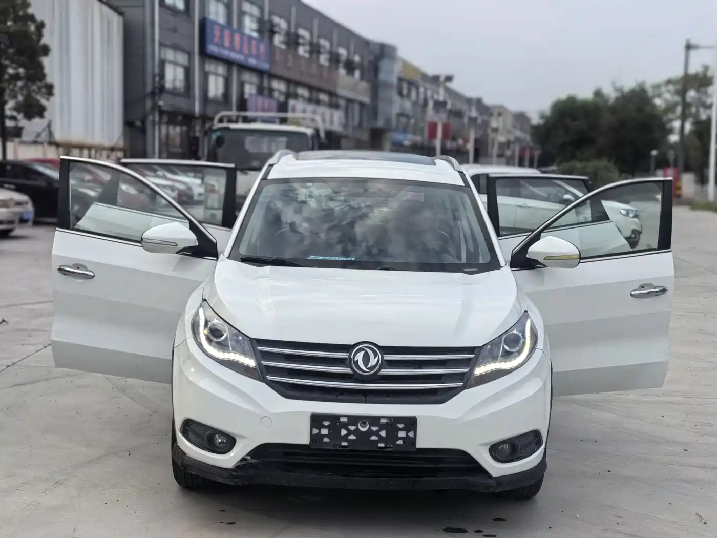 Dongfeng Fengguang Fengguang 580 2016 2016 Model 1.5T Manual Comfort Version