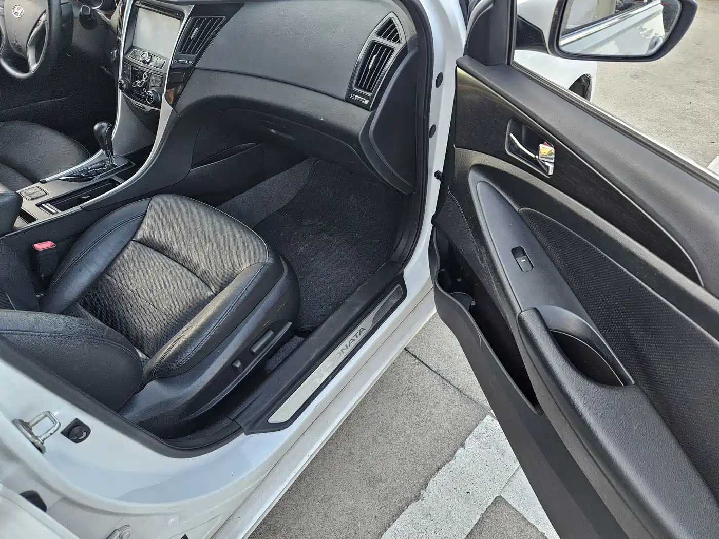 Hyundai Sonata 2013 2.4L Automatic Leading Edition (China IV) фото 18