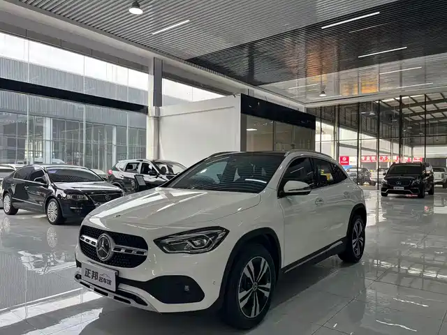 MERCEDES-BENZ GLA