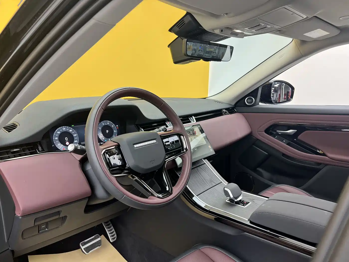 Land Rover Range Rover Evoque 2024 Range Rover Evoque L 249PS Light Master Edition фото 10