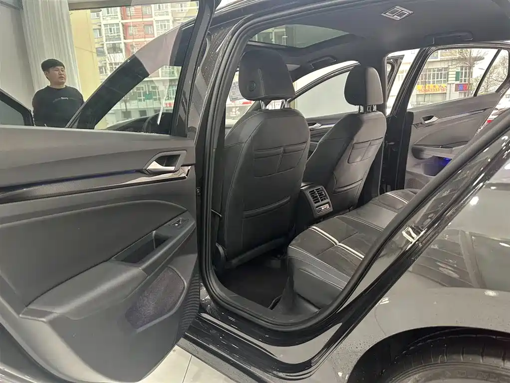 Volkswagen Golf 2023 Facelift 280TSI DSG R-Line Lite фото 8