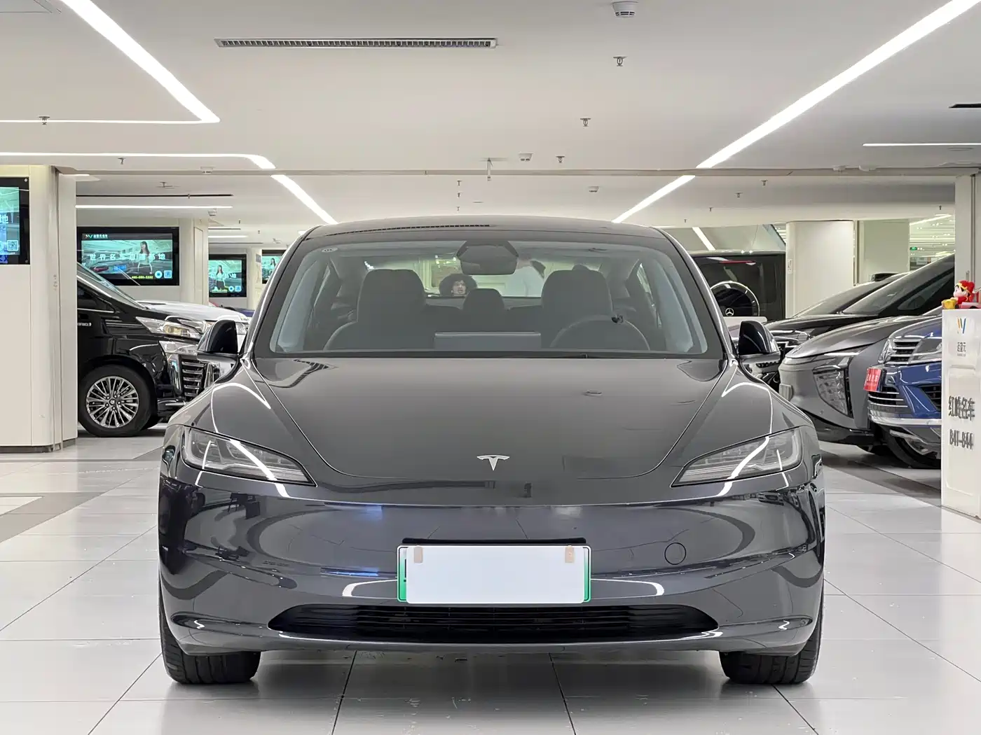 TESLA MODEL 3