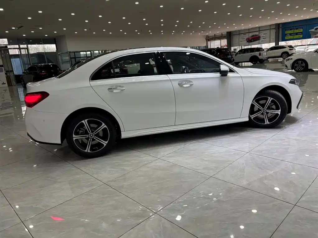 Mercedes-Benz A-Class 2025 A 200 L Fashion Edition фото 2