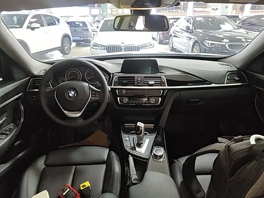 BMW 3 Series GT 2019 320i Fashion Model фото 10