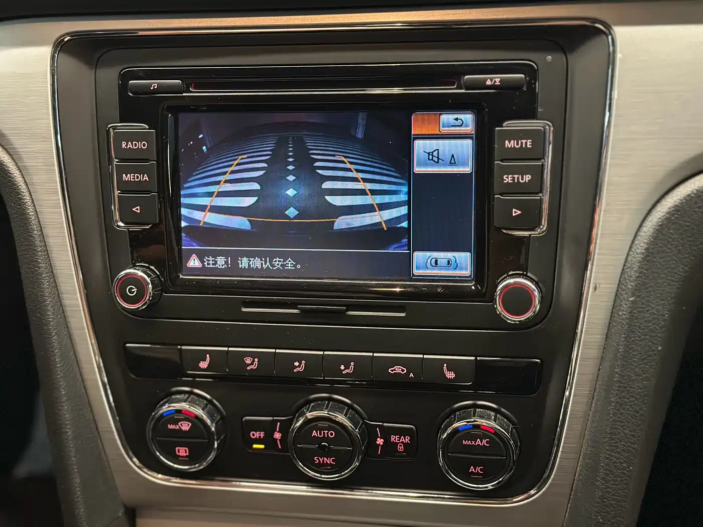 Volkswagen Passat 2014 1.8TSI DSG Executive Edition фото 31