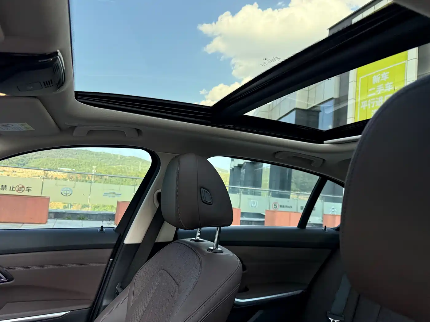 BMW 3 Series 2023 325Li M Sport Package фото 29