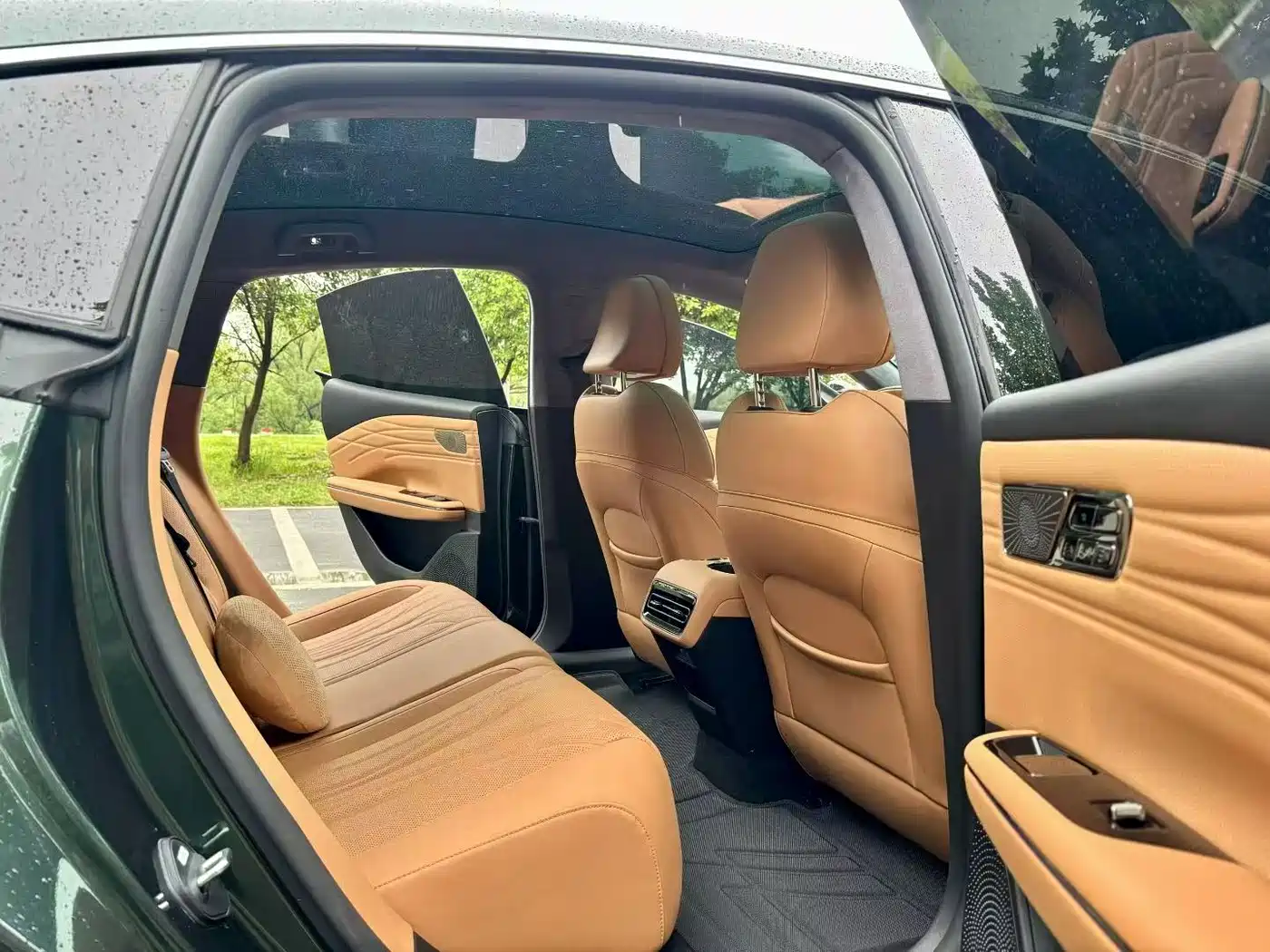 Geely Galaxy Galaxy Xingyao 8 2025 Model 130km EM-i Flagship Edition фото 5