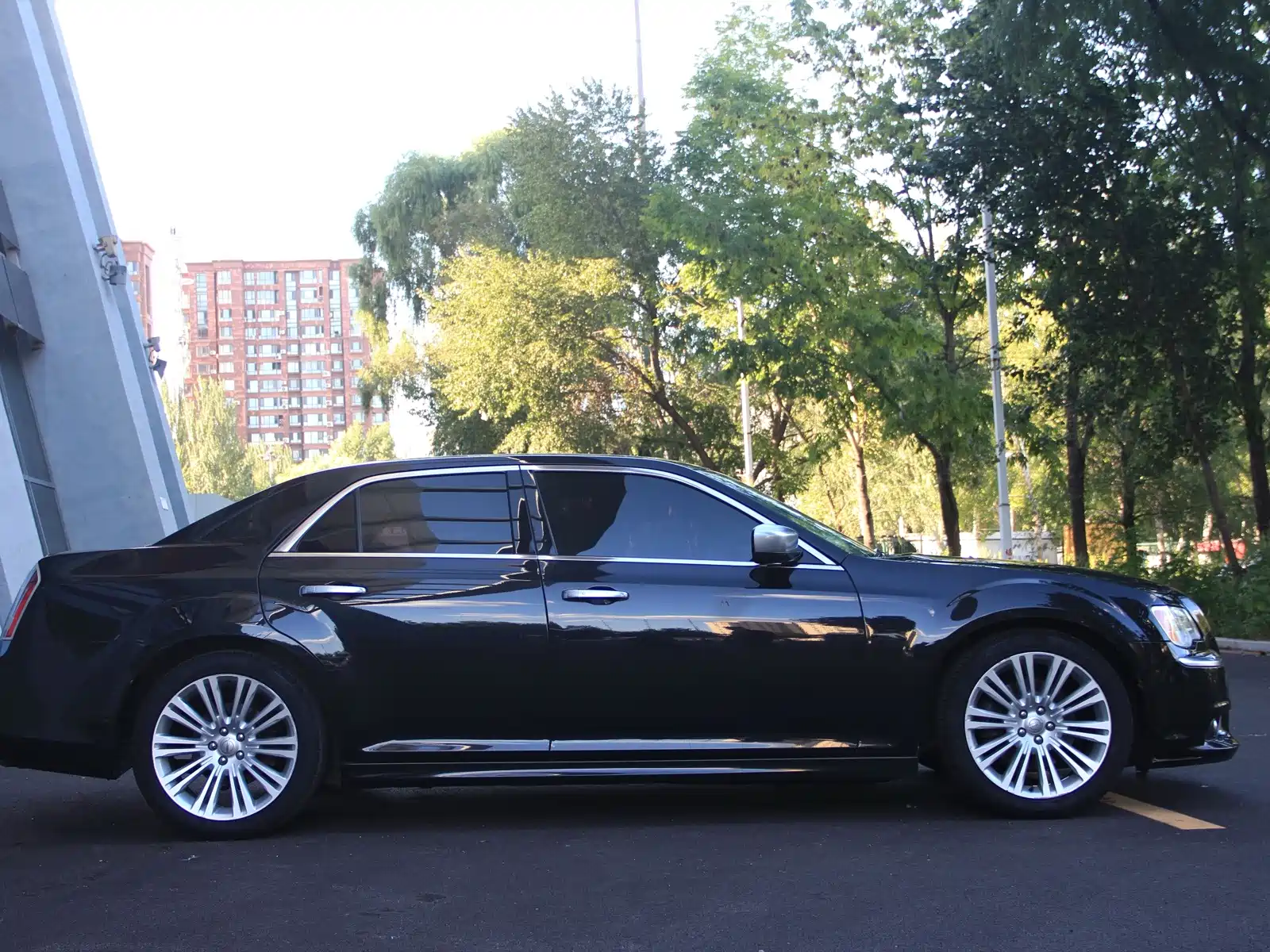 Photo 14 - Chrysler 300C (Import)