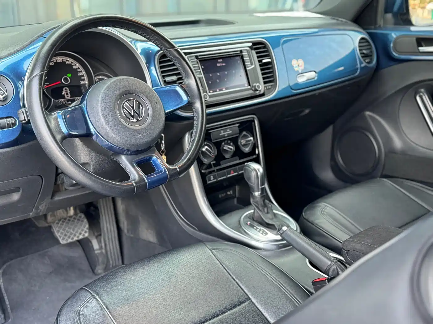 Volkswagen Beetle 2018 180TSI Easy Joy Edition фото 8
