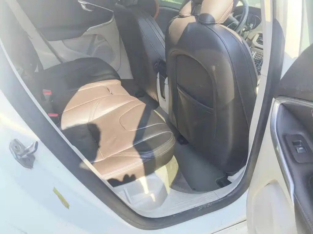 Volvo V40 2013 2014 2.0T Zhiya Edition