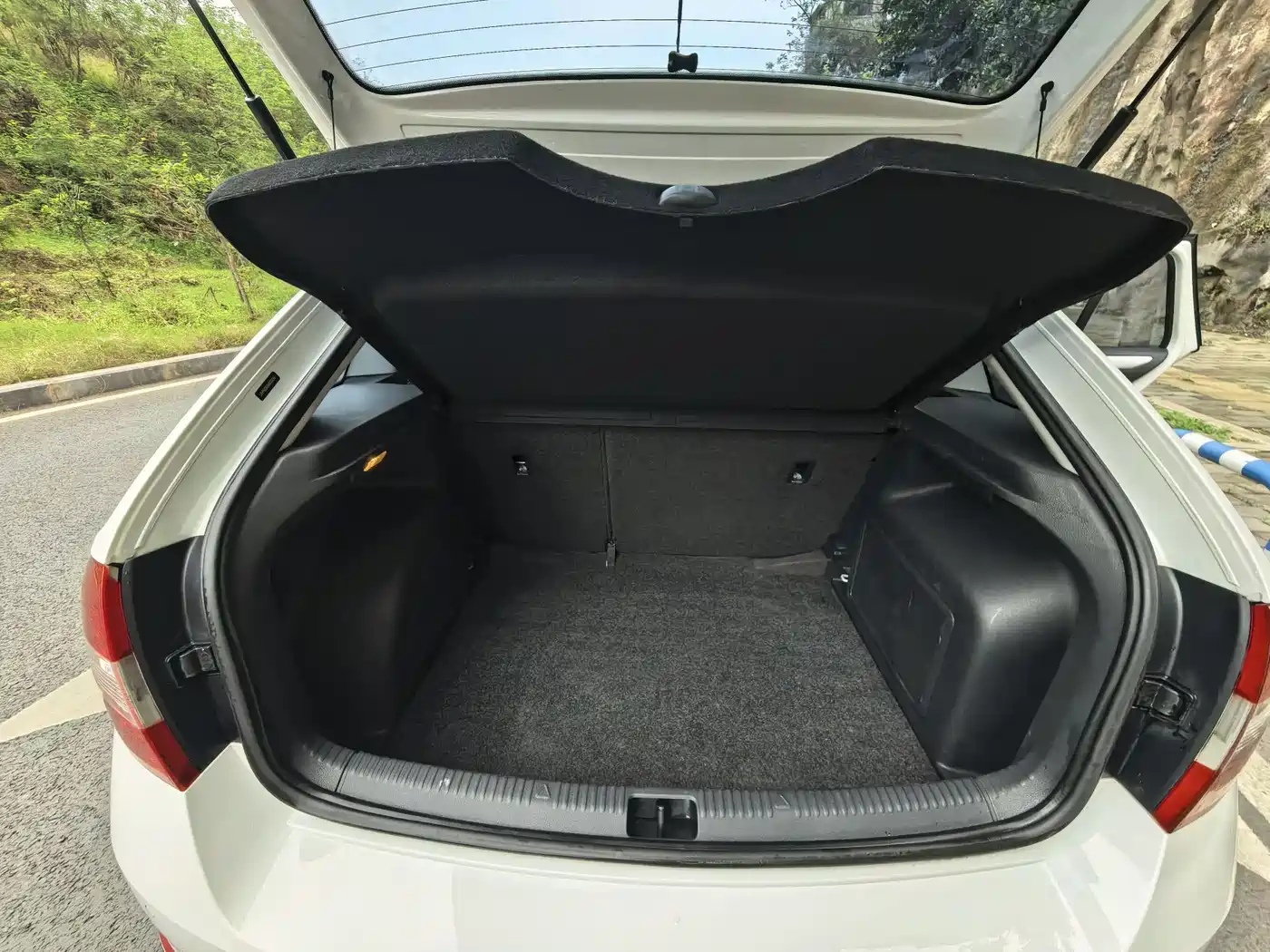 Škoda Skoda Rapid Spaceback 2016 Facelift 1.6L Automatic Innovation Edition фото 12