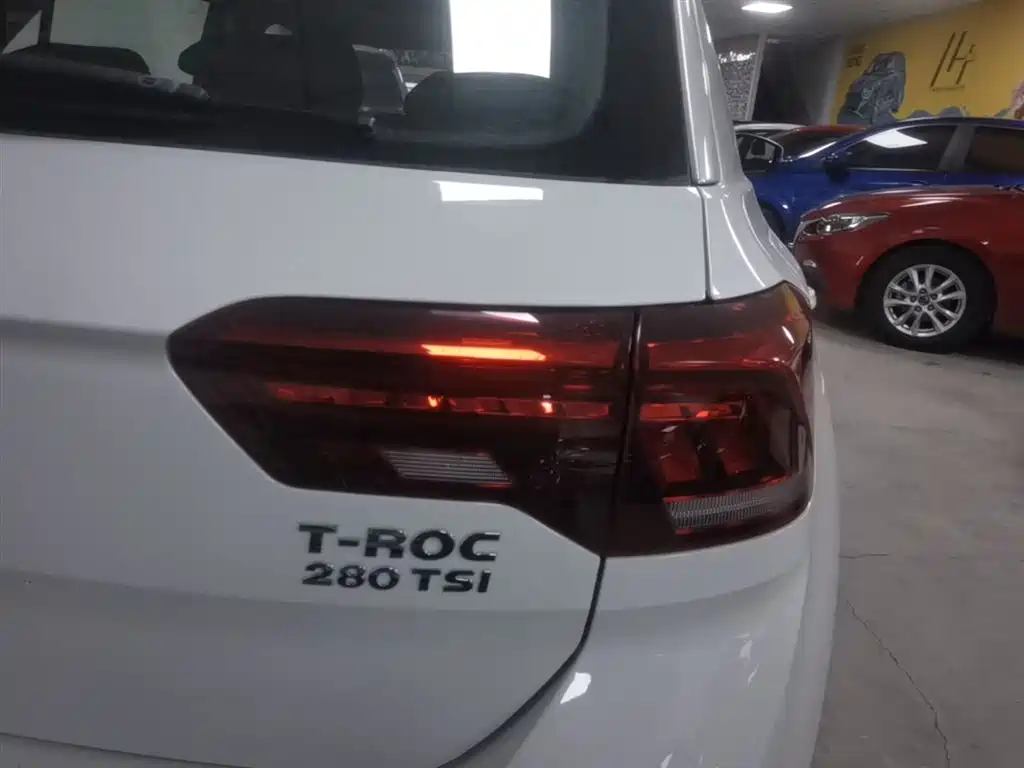 Volkswagen T-ROC 2018 280TSI DSG 2WD Comfort China VI фото 8