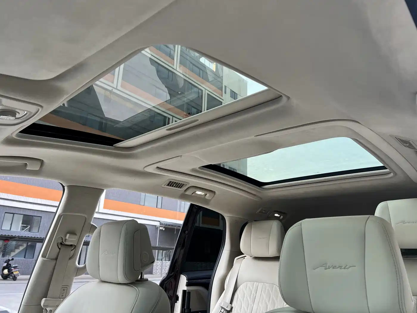 Buick GL8 2022 Avenir Avia 6-Seater Virtue Edition фото 14