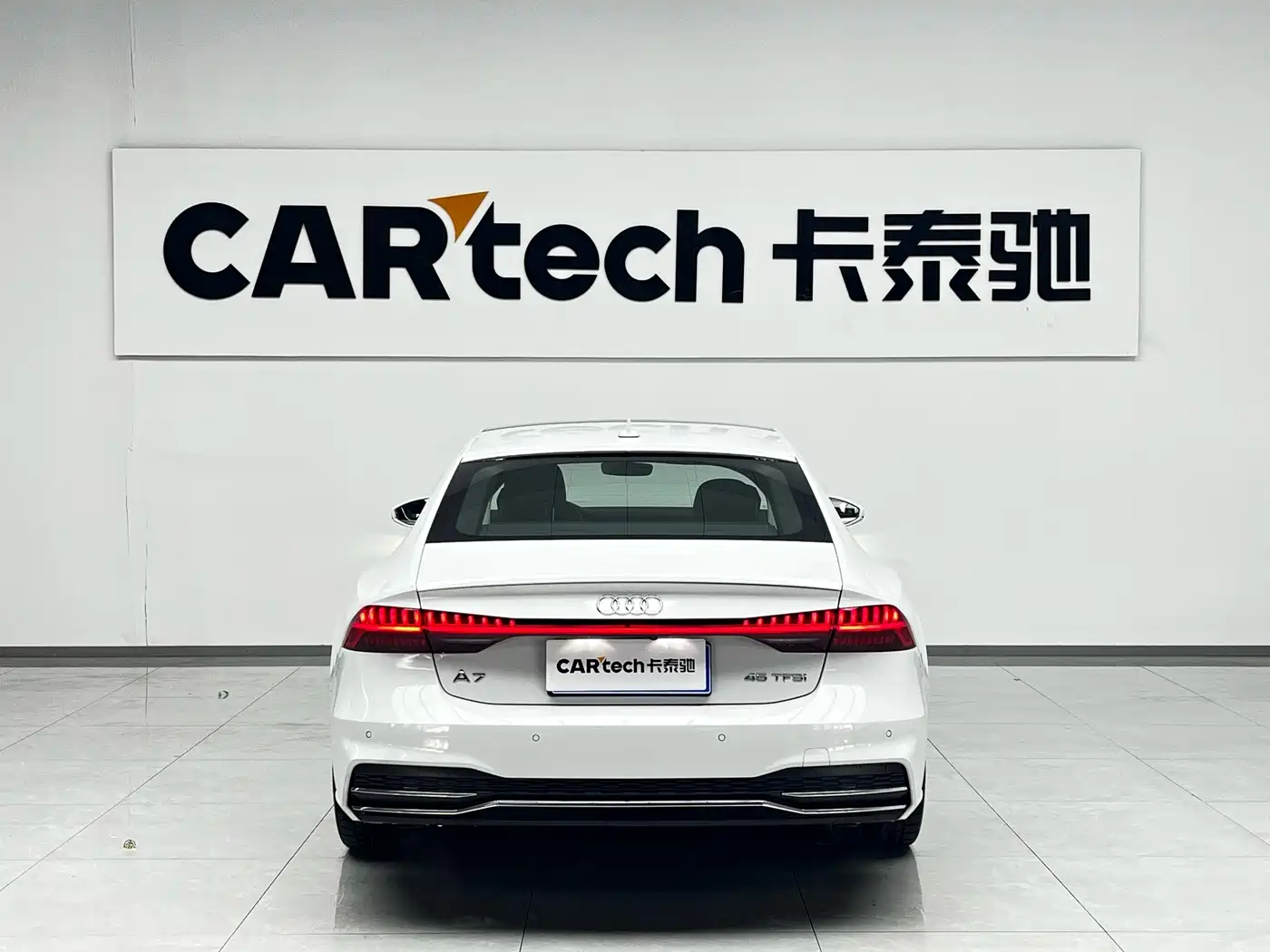 Audi A7 2023 Model 45 TFSI Premium Selection Edition фото 4
