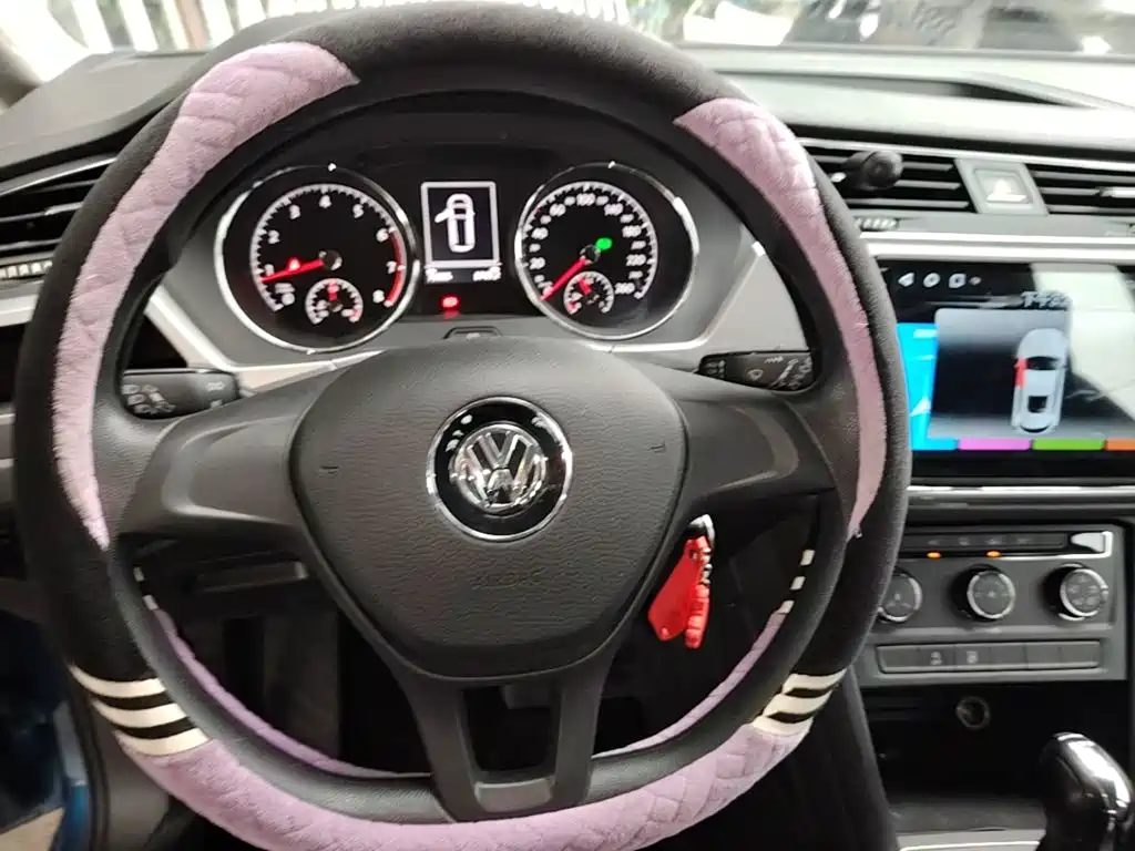 Фото 11 - Volkswagen Touran