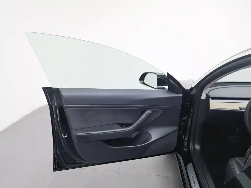 Фото 8 - Tesla Model 3