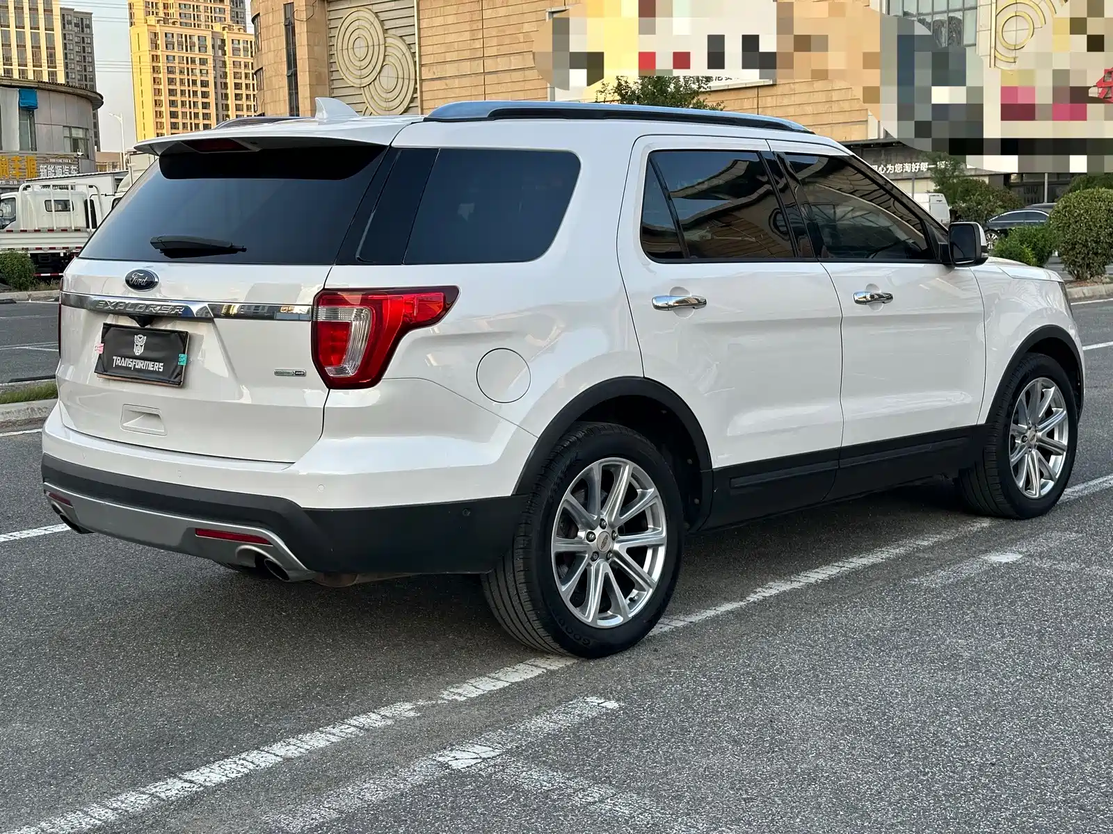 Photo 6 - Ford Explorer (Import)