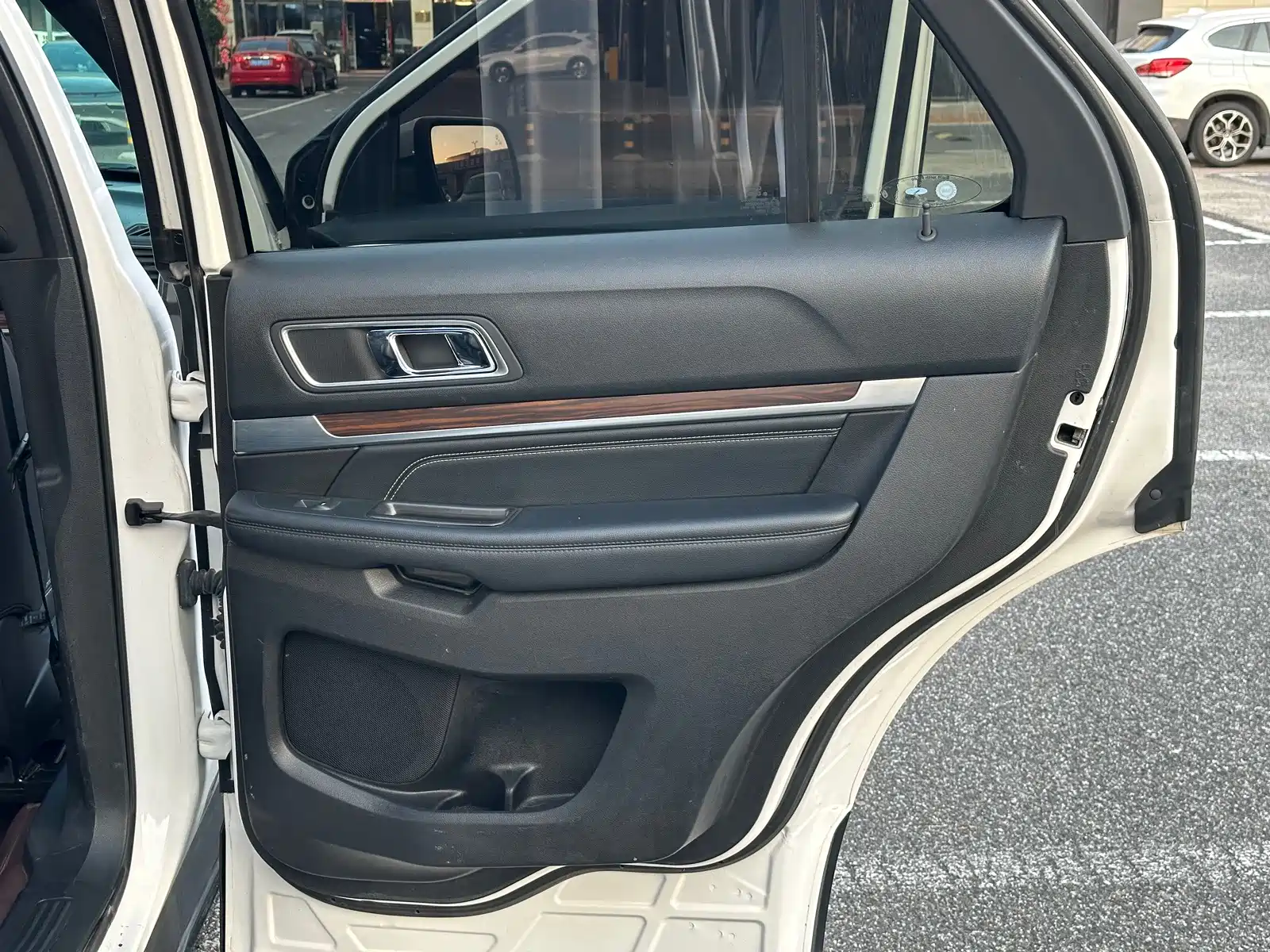 Photo 16 - Ford Explorer (Import)