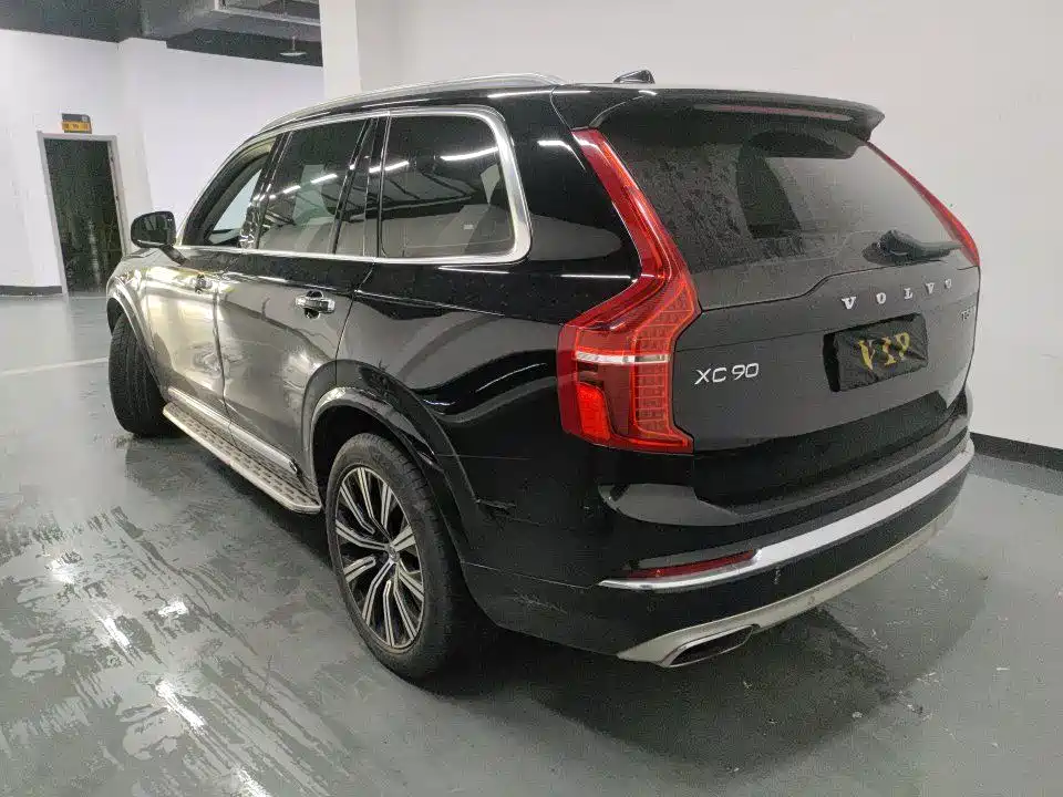 Фото 7 - Volvo XC90