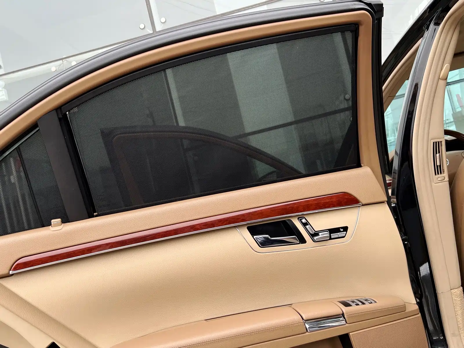 Photo 17 - Mercedes-Benz S-Class