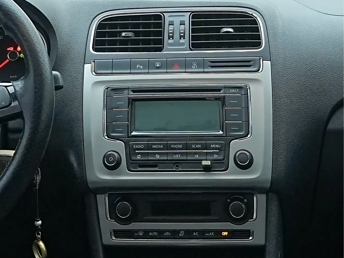 Volkswagen Polo 2014 1.6L Cross Polo Automatic фото 22
