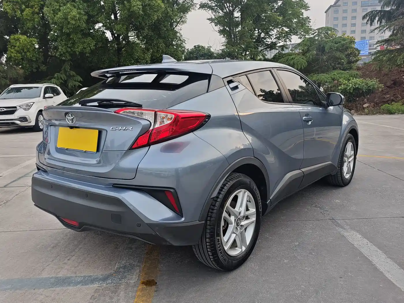 Toyota C-HR 2021 2.0L Luxury Edition фото 16