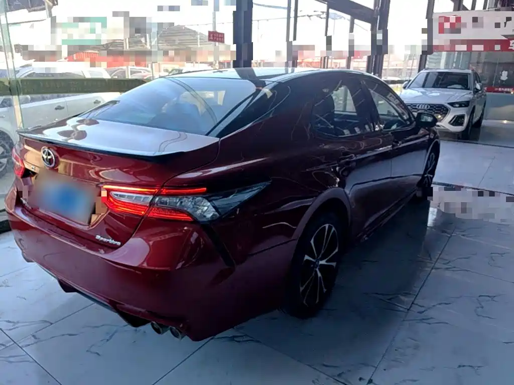 Фото 7 - Toyota Camry