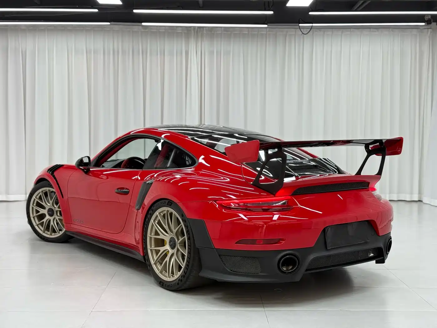 Porsche 911 2018 GT2 RS 3.8T фото 3