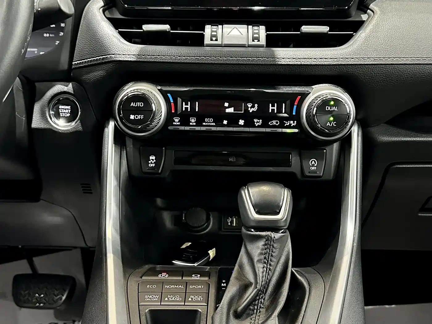Toyota Wildlander 2023 2.0L CVT AWD Luxury PLUS фото 15