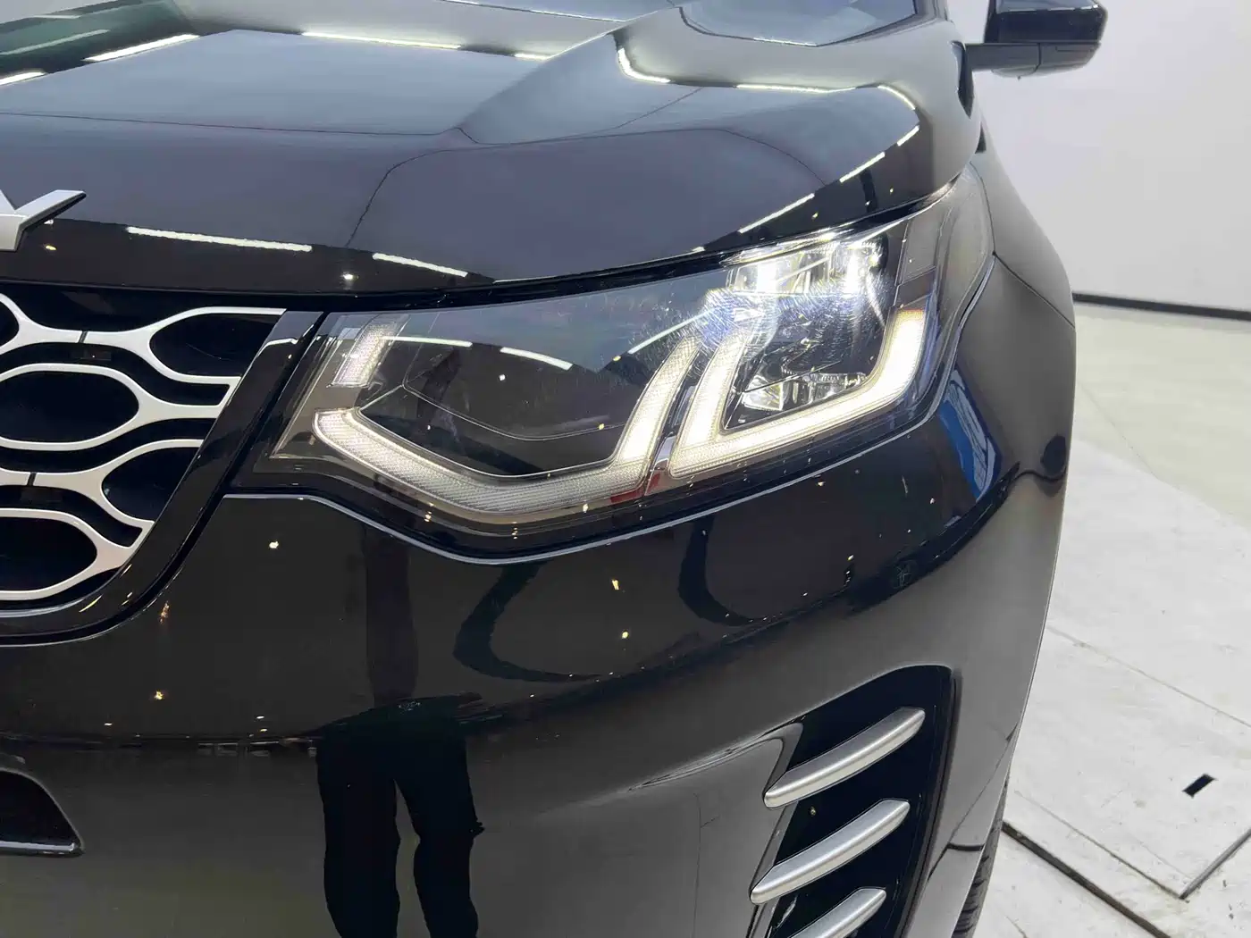 Land Rover Discovery Sport 2025 249PS Performance Tech Edition фото 7