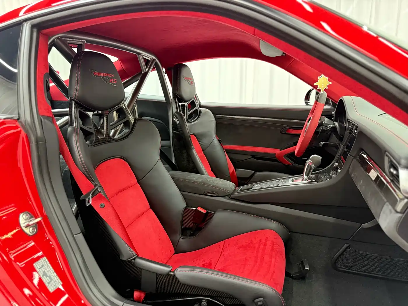 Porsche 911 2018 GT2 RS 3.8T фото 14