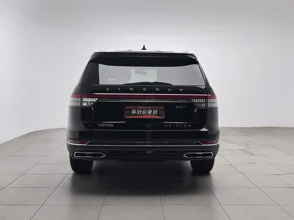 Photo 4 - Lincoln Aviator